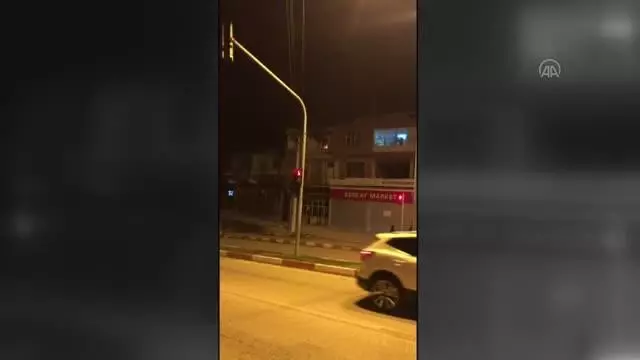 Ev yangınında bir kişi dumandan zehirlendi Ev yangınında bir kişi dumandan zehirlendi