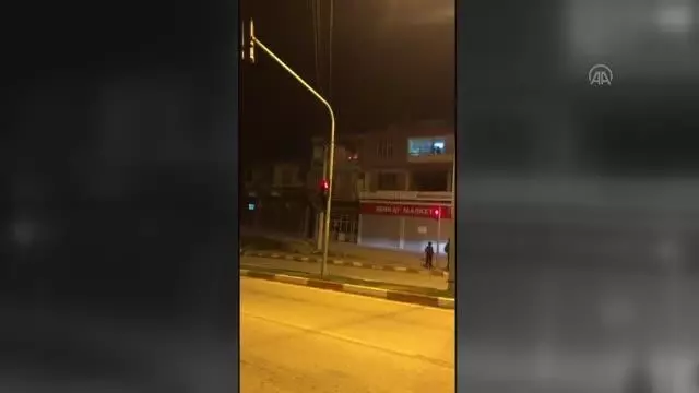 Ev yangınında bir kişi dumandan zehirlendi Ev yangınında bir kişi dumandan zehirlendi