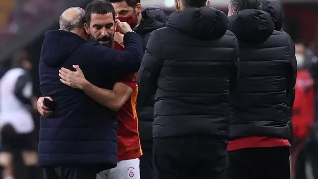 Fatih Terim'den Arda Turan için hocalık sinyali: G.Saray'ın geleceğinde yeri olacaktır Fatih Terim'den Arda Turan için hocalık sinyali: G.Saray'ın geleceğinde yeri olacaktır