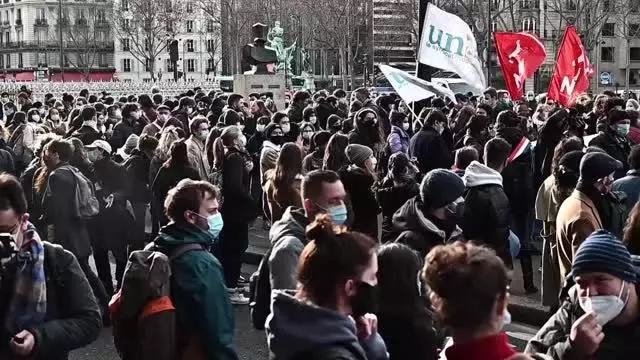 Son dakika! Fransa'da üniversite öğrencileri hükümeti protesto etti Son dakika! Fransa'da üniversite öğrencileri hükümeti protesto etti