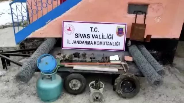 Son dakika! Hırsızlık yaptıkları öne sürülen 3 şüpheli gözaltına alındı Son dakika! Hırsızlık yaptıkları öne sürülen 3 şüpheli gözaltına alındı