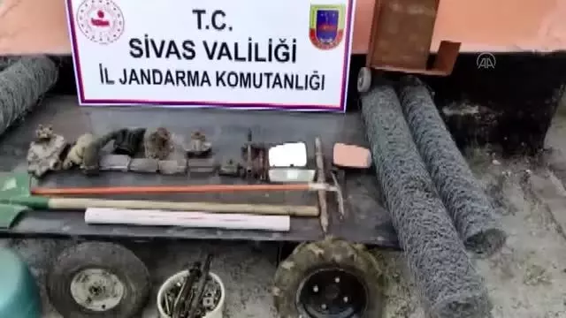 Son dakika! Hırsızlık yaptıkları öne sürülen 3 şüpheli gözaltına alındı Son dakika! Hırsızlık yaptıkları öne sürülen 3 şüpheli gözaltına alındı