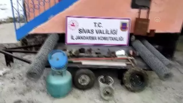 Son dakika! Hırsızlık yaptıkları öne sürülen 3 şüpheli gözaltına alındı Son dakika! Hırsızlık yaptıkları öne sürülen 3 şüpheli gözaltına alındı