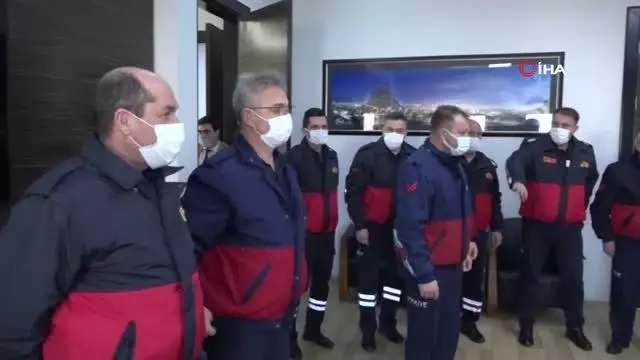 İtfaiyeciler bu kez ateşi söndürerek değil, su kuyusu açarak hayat kurtaracak İtfaiyeciler bu kez ateşi söndürerek değil, su kuyusu açarak hayat kurtaracak
