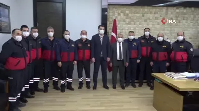 İtfaiyeciler bu kez ateşi söndürerek değil, su kuyusu açarak hayat kurtaracak İtfaiyeciler bu kez ateşi söndürerek değil, su kuyusu açarak hayat kurtaracak
