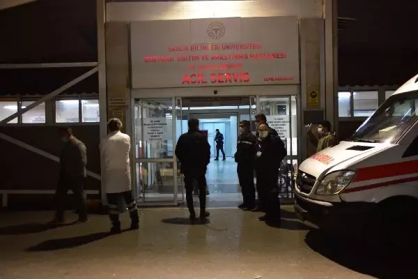 Kalp krizi geçirdiği düşünüldüğü için hastaneye kaldırılan kişinin sırtından vurulduğu anlaşıldı Kalp krizi geçirdiği düşünüldüğü için hastaneye kaldırılan kişinin sırtından vurulduğu anlaşıldı