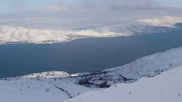Kar nedeniyle kapanan 381 köy yolu 24 saatte ulaşıma açıldı Kar nedeniyle kapanan 381 köy yolu 24 saatte ulaşıma açıldı