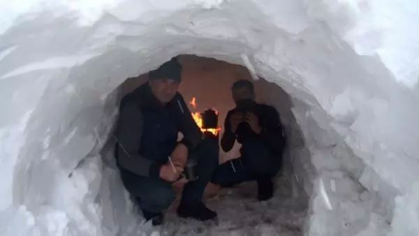 'Kardan tünel'de çay keyfi 'Kardan tünel'de çay keyfi