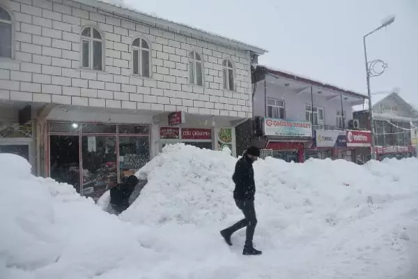 'Kardan tünel'de çay keyfi 'Kardan tünel'de çay keyfi