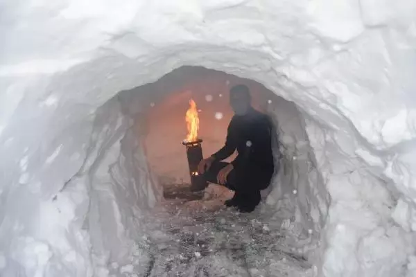'Kardan tünel'de çay keyfi 'Kardan tünel'de çay keyfi