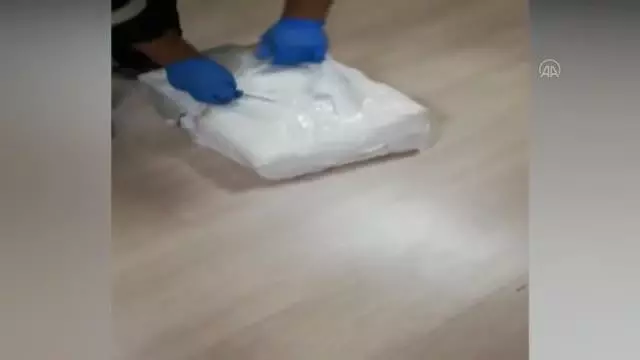 Kargodan aldığı pakette uyuşturucu bulunan şüpheli tutuklandı Kargodan aldığı pakette uyuşturucu bulunan şüpheli tutuklandı