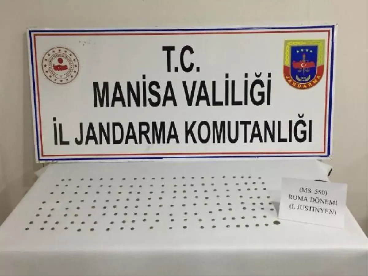 Manisa'da Doğu Roma dönemine ait 165 sikke ele geçirildi