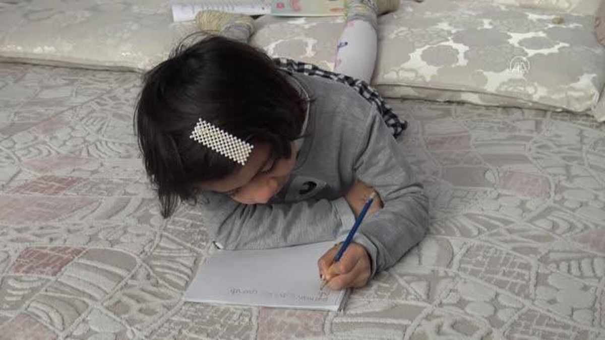 NF hastası 7 yaşındaki Mina tedavi olmak istiyor