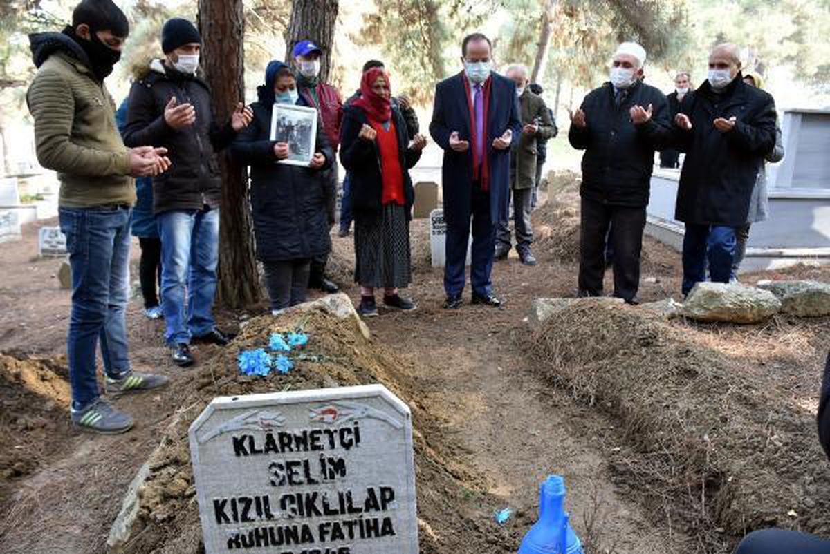 Roman müziğinin efsanesi Deli Selim, 26 yıl sonra ilk kez mezarı başında anıldı