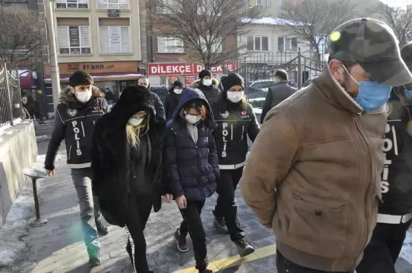 Son dakika haberleri: Sokakta uyuşturucu satan 6 şüpheli gözaltına alındı Son dakika haberleri: Sokakta uyuşturucu satan 6 şüpheli gözaltına alındı