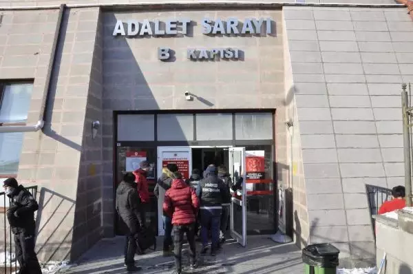 Son dakika haberleri: Sokakta uyuşturucu satan 6 şüpheli gözaltına alındı Son dakika haberleri: Sokakta uyuşturucu satan 6 şüpheli gözaltına alındı