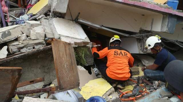 Son Dakika! Endonezya Talaud Adaları açıklarında 7,1 büyüklüğünde deprem Son Dakika! Endonezya Talaud Adaları açıklarında 7,1 büyüklüğünde deprem