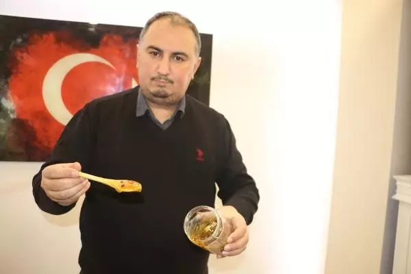 Korona nedeniyle kilosu 10 bin liraya satılan arı sütünde talep patlaması yaşanıyor Korona nedeniyle kilosu 10 bin liraya satılan arı sütünde talep patlaması yaşanıyor