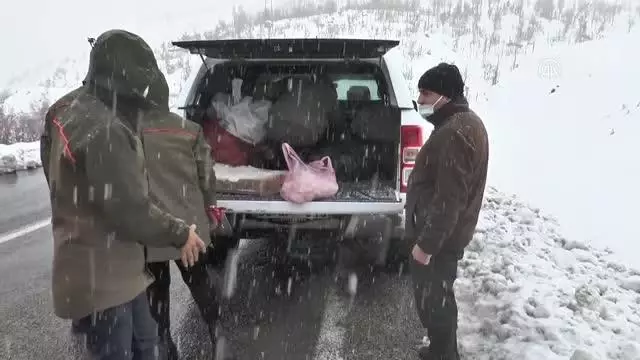 Yaban hayvanları için doğaya yiyecek bırakıldı Yaban hayvanları için doğaya yiyecek bırakıldı