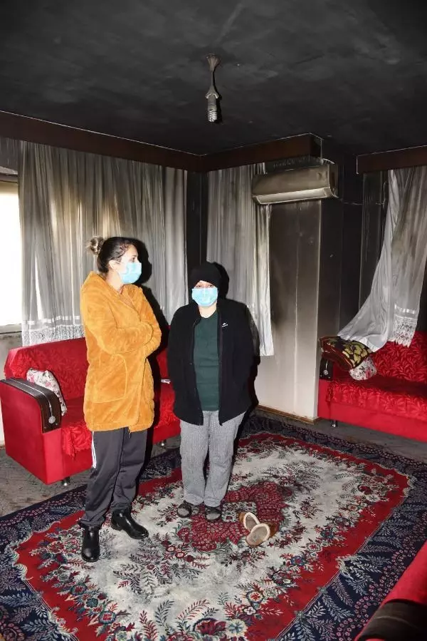 Yangında kedileri kurtarılan Sevgi: Kedilerime bir şey olsaydı kahrolurdum Yangında kedileri kurtarılan Sevgi: Kedilerime bir şey olsaydı kahrolurdum