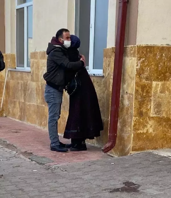 Son dakika haberleri! 10 yaşındaki kuzeninin vurduğu 8 yaşındaki Gökay, toprağa verildi Son dakika haberleri! 10 yaşındaki kuzeninin vurduğu 8 yaşındaki Gökay, toprağa verildi