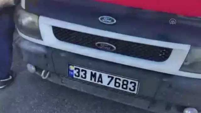 17 kişilik servis minibüsünde 34 işçi taşıyan sürücüye 16 bin 316 lira ceza kesildi 17 kişilik servis minibüsünde 34 işçi taşıyan sürücüye 16 bin 316 lira ceza kesildi