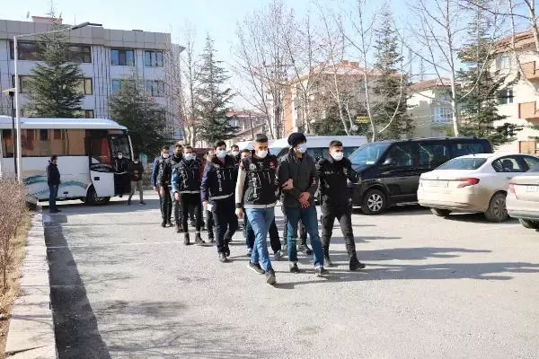 Son Dakika | 2 kentteki uyuşturucu operasyonunda 6 tutuklama Son Dakika | 2 kentteki uyuşturucu operasyonunda 6 tutuklama