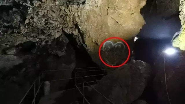 3 milyon yıllık mağaranın duvarları yazı tahtasına döndü! Gelen giden aşkını kazımış 3 milyon yıllık mağaranın duvarları yazı tahtasına döndü! Gelen giden aşkını kazımış