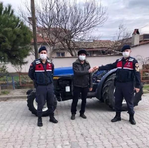 70 gün önce çalınan traktör, JASAT'ın sıkı takibiyle bulundu; 3 tutuklama 70 gün önce çalınan traktör, JASAT'ın sıkı takibiyle bulundu; 3 tutuklama