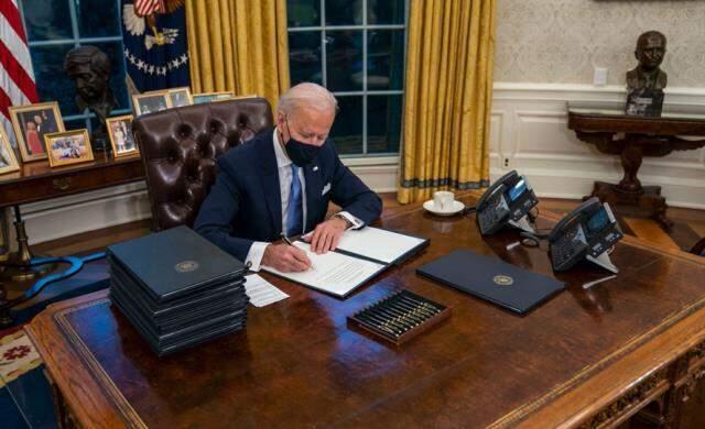 ABD Başkanı Joe Biden, Trump'ın Oval Ofis'teki 'diyet kola' butonunu da kaldırttı ABD Başkanı Joe Biden, Trump'ın Oval Ofis'teki 'diyet kola' butonunu da kaldırttı