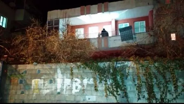 Son dakika haberleri: Adıyaman'da eve pompalı tüfekle ateş açıldı Son dakika haberleri: Adıyaman'da eve pompalı tüfekle ateş açıldı
