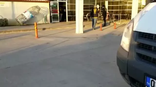Adıyaman merkezli fuhuş operasyonunda yakalanan 8 şüpheliden 6'sı tutuklandı Adıyaman merkezli fuhuş operasyonunda yakalanan 8 şüpheliden 6'sı tutuklandı