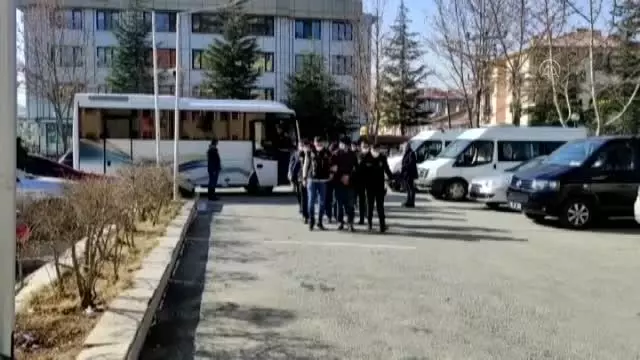 AFYONKARAHİSAR - Uyuşturucu operasyonunda 6 zanlı tutuklandı AFYONKARAHİSAR - Uyuşturucu operasyonunda 6 zanlı tutuklandı