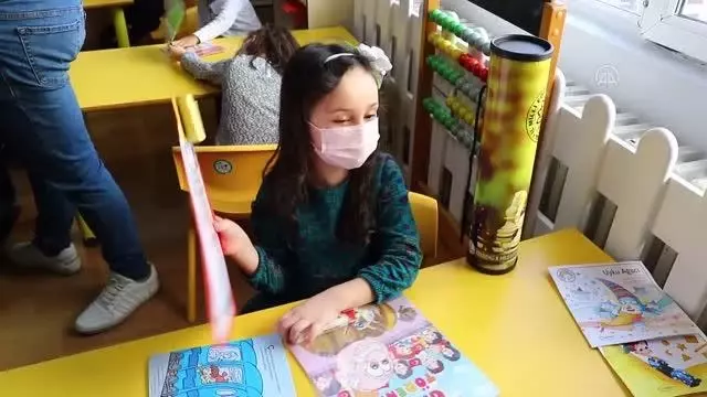 Anaokulu öğrencilerinin karne heyecanı Anaokulu öğrencilerinin karne heyecanı