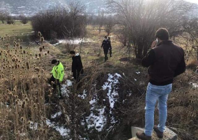Babasının tartıştığını görün çocuk eline aldığı silahla TIR şoförlerini vurdu: 1 ölü 1 yaralı Babasının tartıştığını görün çocuk eline aldığı silahla TIR şoförlerini vurdu: 1 ölü 1 yaralı