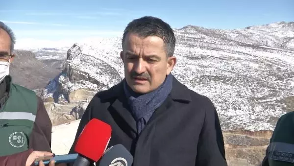DİYARBAKIR - Pakdemirli, Diyarbakır'ın 'çılgın projesi' olarak anılan Silvan Projesi alanında incelemelerde bulundu DİYARBAKIR - Pakdemirli, Diyarbakır'ın 'çılgın projesi' olarak anılan Silvan Projesi alanında incelemelerde bulundu