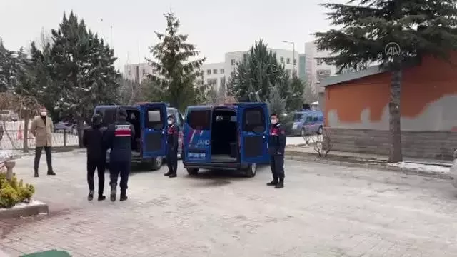 Başkentte evlerden hırsızlık yapan 4 şüpheli tutuklandı Başkentte evlerden hırsızlık yapan 4 şüpheli tutuklandı