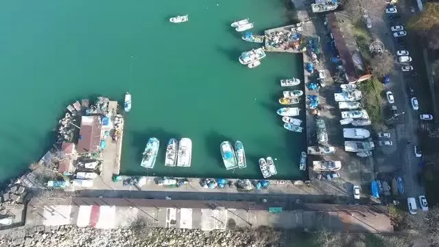 Batı Karadeniz'de balıkçılar hamsi avı için ağ atmayı bekliyor Batı Karadeniz'de balıkçılar hamsi avı için ağ atmayı bekliyor