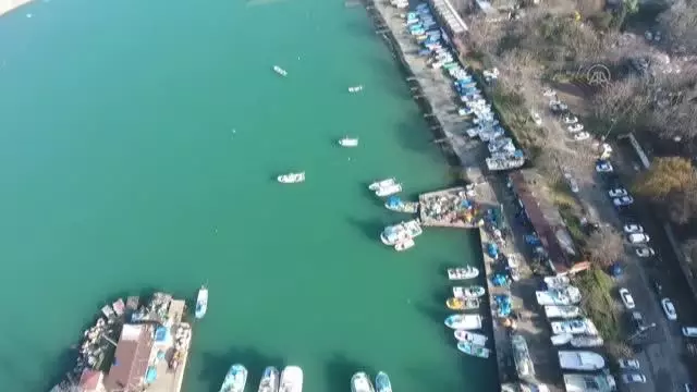 Batı Karadeniz'de balıkçılar hamsi avı için ağ atmayı bekliyor Batı Karadeniz'de balıkçılar hamsi avı için ağ atmayı bekliyor