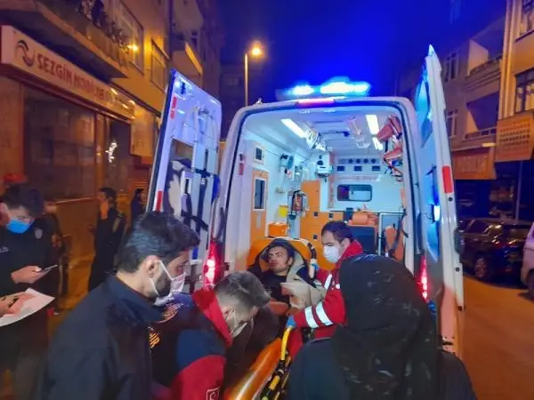 Bayrampaşa'da Suriyeli iki grup arasında bıçaklı kavga: 2'si ağır 7 yaralı Bayrampaşa'da Suriyeli iki grup arasında bıçaklı kavga: 2'si ağır 7 yaralı