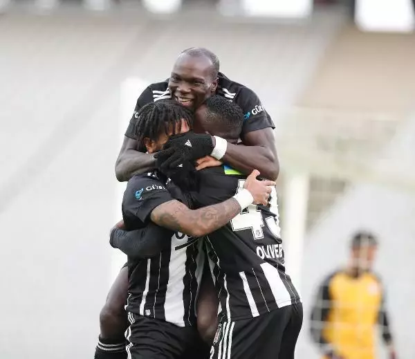 Beşiktaş dolu dizgin ilerliyor Beşiktaş dolu dizgin ilerliyor