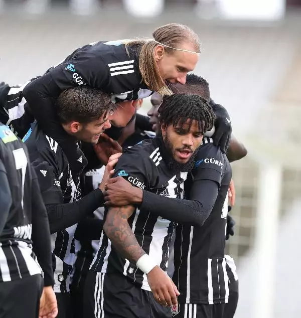 Beşiktaş dolu dizgin ilerliyor Beşiktaş dolu dizgin ilerliyor