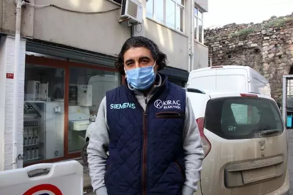 Son dakika haberi! Beyoğlu'nda araca malzeme yüklerken ölümden döndü... O anlar kamerada