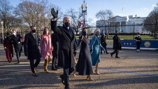 Biden, mesaideki ilk gününde Trump politikalarını geri çeviren 15 kararname imzaladı Biden, mesaideki ilk gününde Trump politikalarını geri çeviren 15 kararname imzaladı