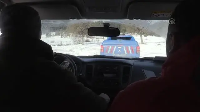 Bolu Dağı'na yılkı atları için yem bırakıldı Bolu Dağı'na yılkı atları için yem bırakıldı