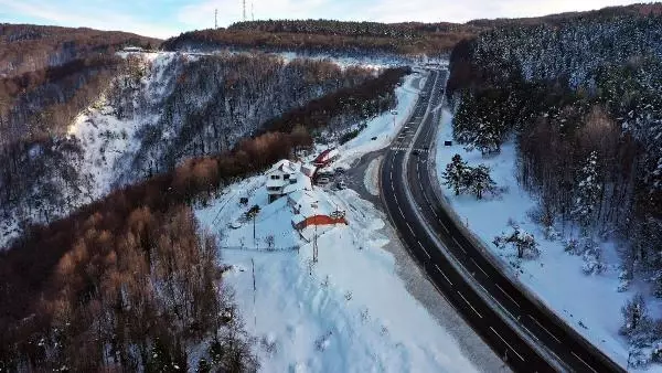 Bolu Dağı'nda kar manzarası, havadan görüntülendi Bolu Dağı'nda kar manzarası, havadan görüntülendi