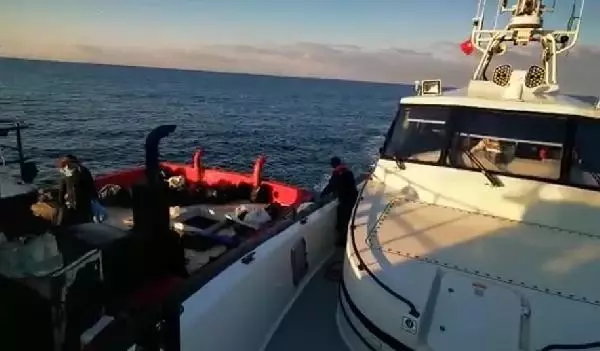 Çanakkale'de 204 kaçak göçmen yakalandı Çanakkale'de 204 kaçak göçmen yakalandı