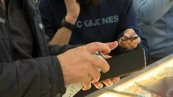 'Cep telefonlarında, klozetlerden daha fazla bakteri bulunuyor' 'Cep telefonlarında, klozetlerden daha fazla bakteri bulunuyor'
