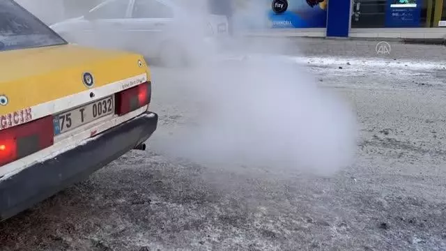 Dondurucu soğuklar hayatı olumsuz etkiliyor Dondurucu soğuklar hayatı olumsuz etkiliyor