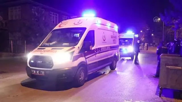 Enişteleri tarafından bıçaklandıkları iddia edilen 2 kardeş ağır yaralandı Enişteleri tarafından bıçaklandıkları iddia edilen 2 kardeş ağır yaralandı